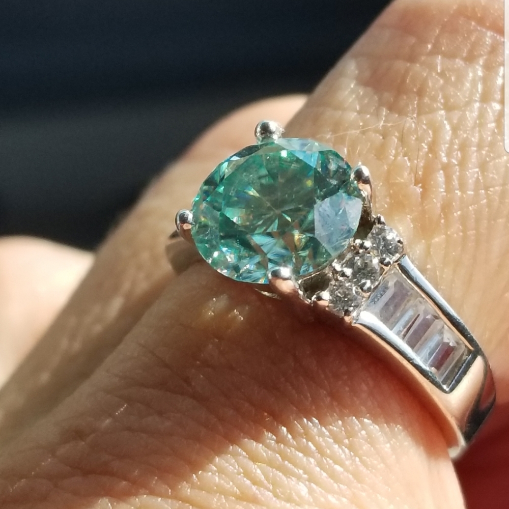 925 sterling silver 2.5 carat green color changing moissanite baguette ring - Picture 2 of 14